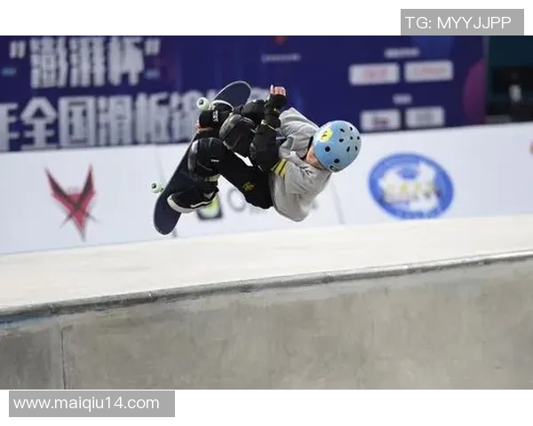 运动数据南京滑板队在滑板精英赛中的默契配合与精彩表现分析